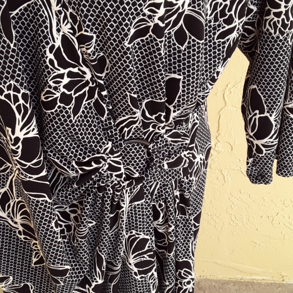 Dress - Picture 2 of 4